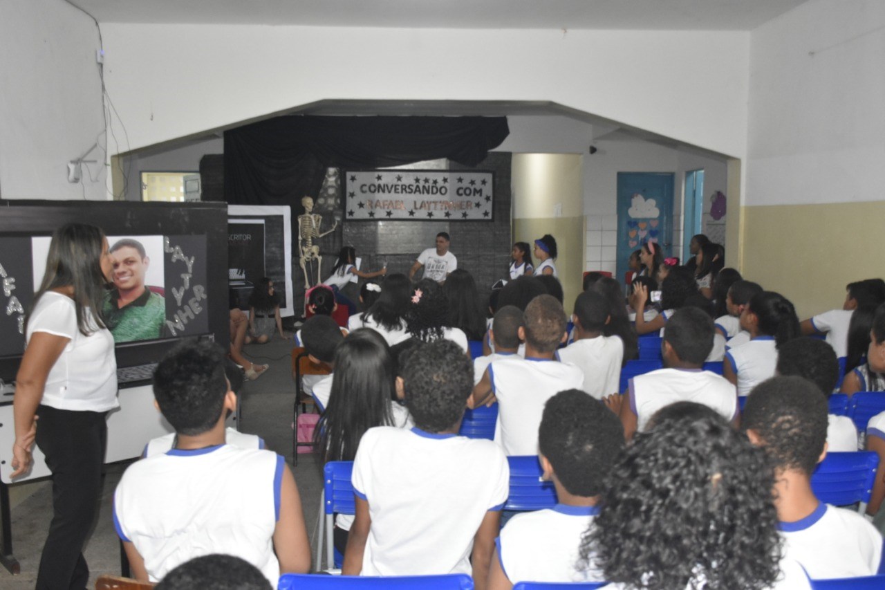 Camacã: Projeto “Encontro com Escritor” recebe alunos do GE Presidente Médici
